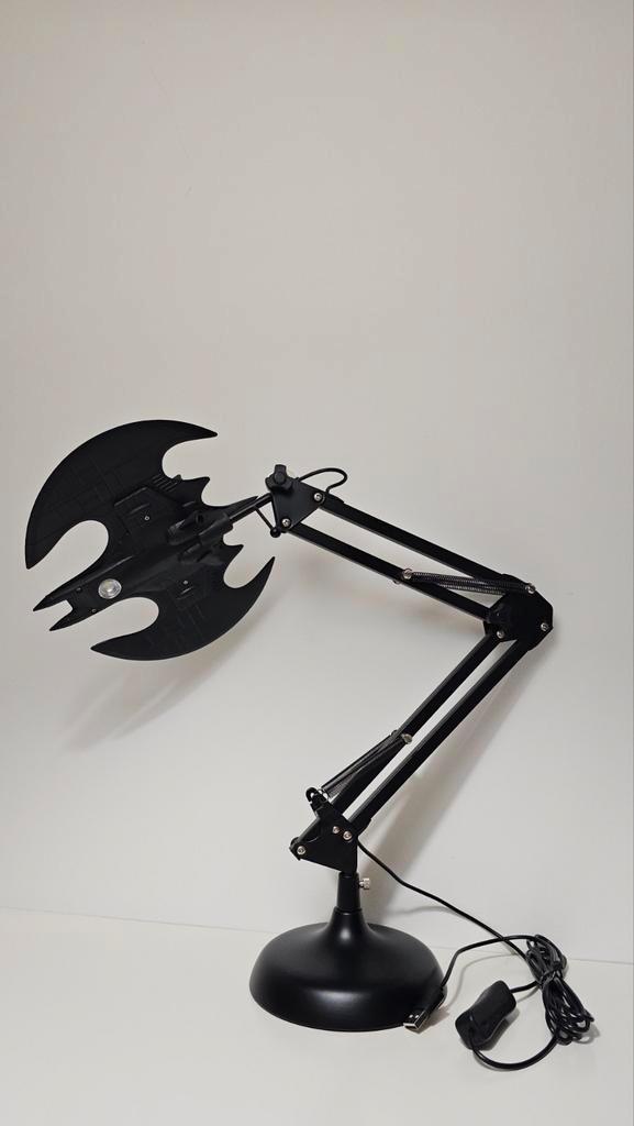 Batwing Lamp - Uniek Design!, Huis en Inrichting, Lampen | Vloerlampen, Zo goed als nieuw, 100 tot 150 cm, Kunststof, Metaal, Ophalen of Verzenden
