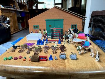 Schleich paarden manege Kids Globe stal dekjes halsters etc beschikbaar voor biedingen
