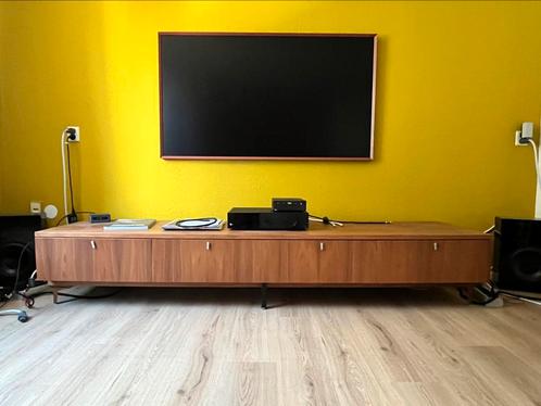Dressoir/ Audio meubel Walnoot fineer., Huis en Inrichting, Kasten | Dressoirs, Gebruikt, 200 cm of meer, 50 tot 75 cm, Met klep(pen)