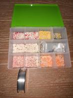 Te koop kraaltjes (rocailles) incl opbergdoos met draad rol, Ophalen of Verzenden, Zo goed als nieuw, Kraal