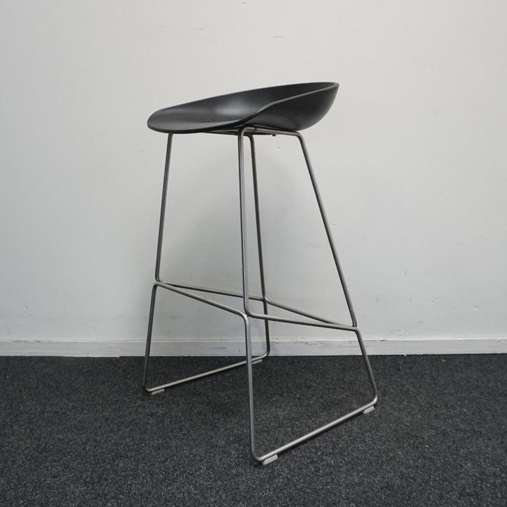 HAY About a Stool AAS38 barkrukken | Zwart | RVS onderstel, Huis en Inrichting, Barkrukken, Gebruikt, 60 tot 90 cm, Kunststof