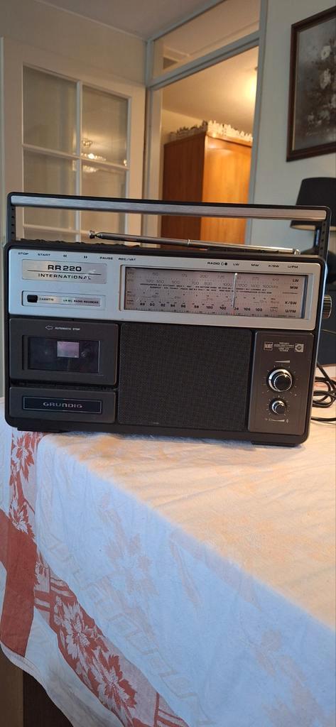 Vintage Grundig RR220 Radio - Klassieker!, Audio, Tv en Foto, Radio's, Gebruikt, Radio, Ophalen of Verzenden