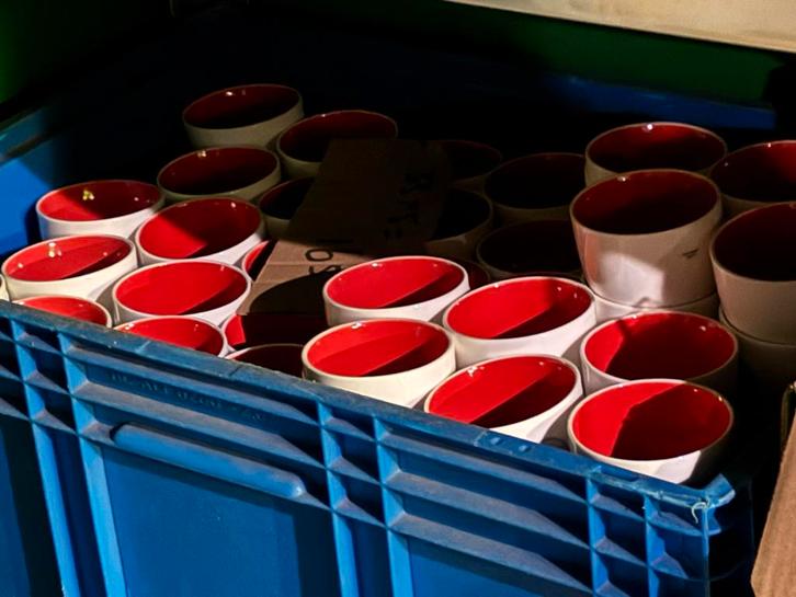 Nieuwe Postcodeloterij 50 stuks, Huis en Inrichting, Keuken | Servies, Nieuw, Kop(pen) en/of Schotel(s), Overige stijlen, Keramiek