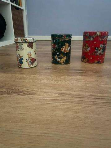 Vintage blikken met Beren beschikbaar voor biedingen