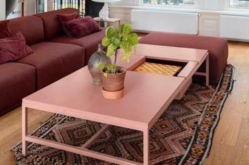 Prachtige roze salontafel beschikbaar voor biedingen