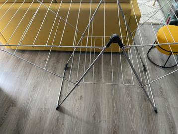 Mooi groot wasrek beschikbaar voor biedingen