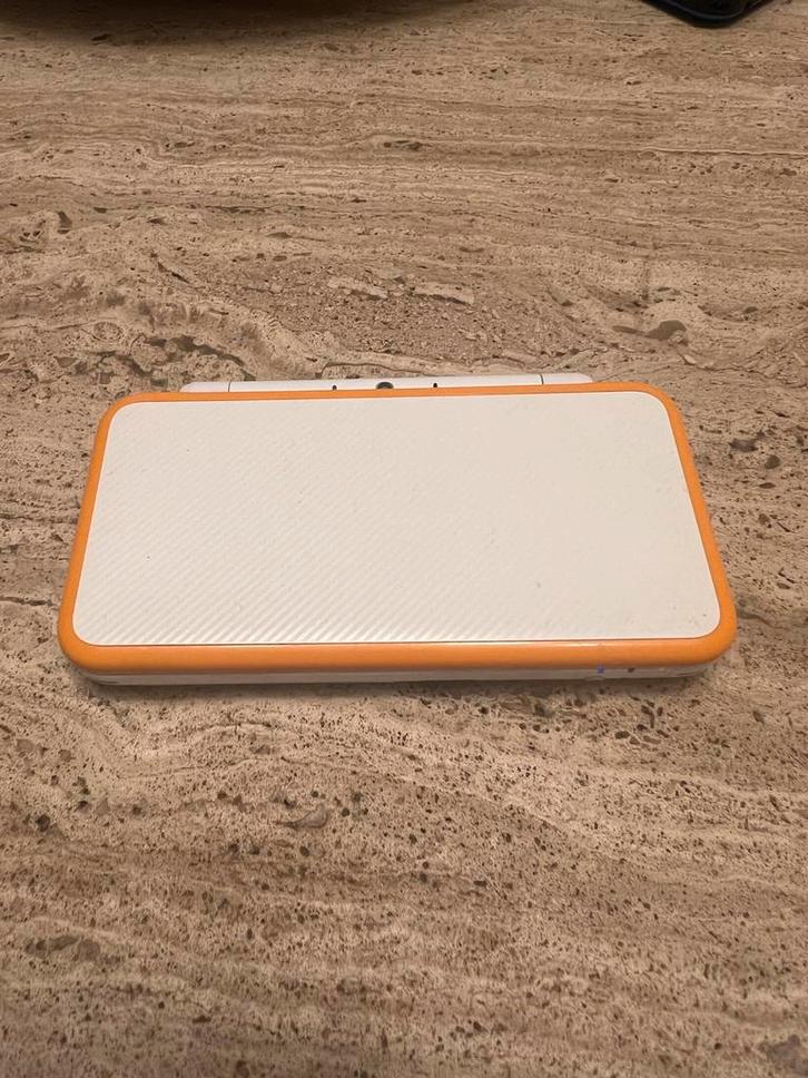 New Nintendo 2DS XL Wit/Oranje, Spelcomputers en Games, Spelcomputers | Nintendo 2DS en 3DS, Zo goed als nieuw, 2DS XL, Wit, Met games