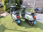 Mooie scooter met helm. Altijd binnen gestaan., Fietsen en Brommers, Scooters | Overige merken, Ophalen of Verzenden, Zo goed als nieuw