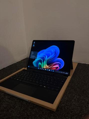 Microsoft Surface Pro laptop i7 beschikbaar voor biedingen