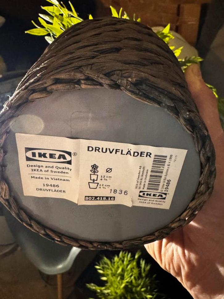 2x Druvfläder rieten bloempotten met kunstplantjes, Tuin en Terras, Bloempotten, Zo goed als nieuw, Overige materialen, Binnen