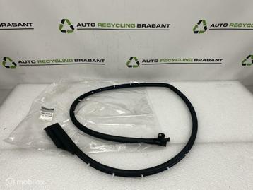 Portierrubber Links Achter Dacia Duster 2 NIEUW 828354284R beschikbaar voor biedingen