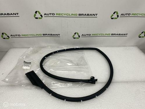 Portierrubber Links Achter Dacia Duster 2 NIEUW 828354284R, Auto-onderdelen, Klein materiaal, Dacia, Gebruikt, Ophalen of Verzenden