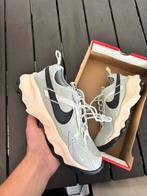 Nike tc 7900 light silver sea glass ‘maat 42’, Wit, Nieuw, Ophalen of Verzenden, Sneakers of Gympen