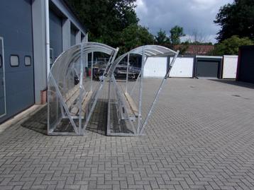 2 dug-outs  beschikbaar voor biedingen