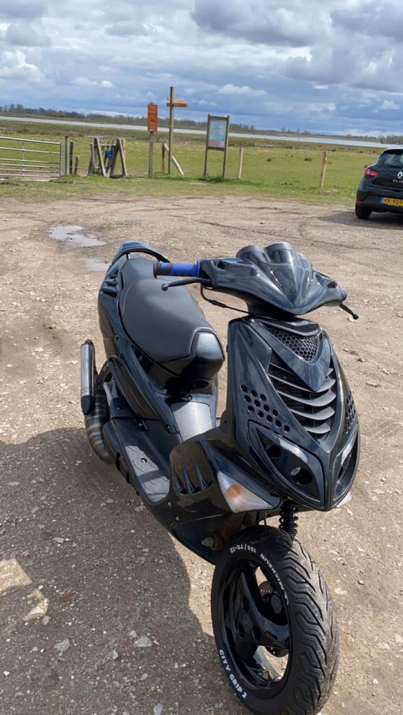 Nette peugeot speedfight 2 lc, Fietsen en Brommers, Scooters | Peugeot, Zo goed als nieuw, Speedfight, Maximaal 45 km/u, Benzine