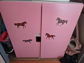 Roze Kinderkast beschikbaar voor biedingen