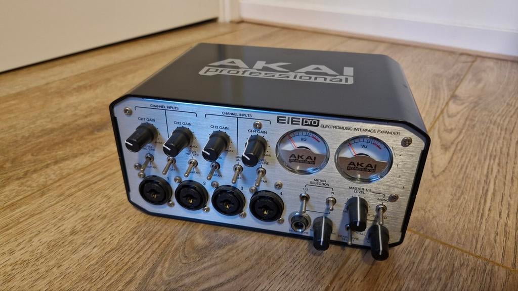Akai EIE Pro Audio Interface, Muziek en Instrumenten, Mengpanelen, Zo goed als nieuw, Ophalen of Verzenden