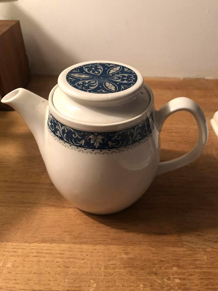 SERVIES KOFFIEPOT THEEPOT ROYAL DOULTON WIT BLAUW, Huis en Inrichting, Keuken | Servies, Zo goed als nieuw, Overige typen, Overige stijlen