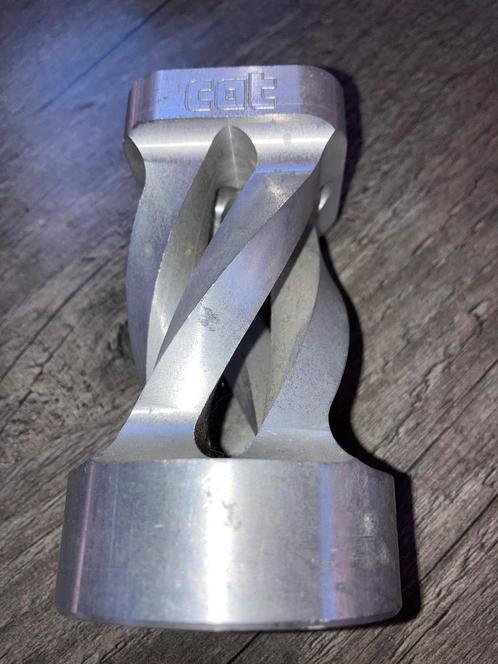 Kandelaar aluminium PTHN CAT dag en deeltijd opleiding, Antiek en Kunst, Curiosa en Brocante, Verzenden