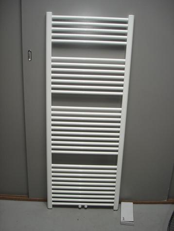 Badkamer radiator 60 cm breed x 169 cm hoog met midden onder beschikbaar voor biedingen