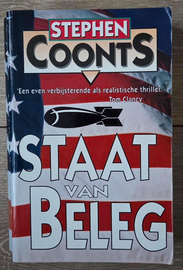 Stephen Coonts - Staat van beleg, Boeken, Thrillers, Gelezen, Ophalen of Verzenden