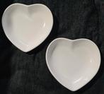 2 Porseleinen Hartjes Borden, leuk voor VALENTIJN! ZGAN, Porselein of Keramiek, Schaal, Ophalen of Verzenden, Zo goed als nieuw