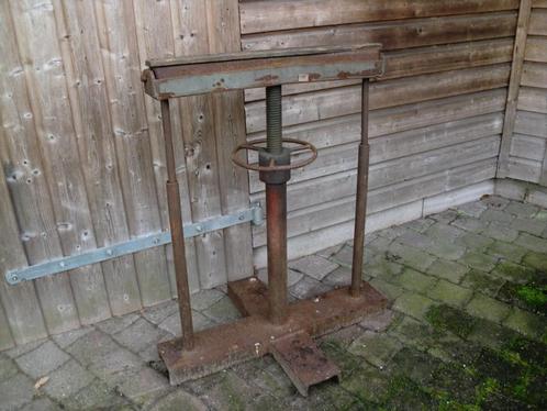 2 stuks verstelbare stalen bokken (1 met rol), Doe-het-zelf en Verbouw, Overige Doe-het-zelf en Verbouw, Gebruikt, Ophalen