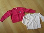 Twee vestjes maat 74 - 1x hardroze + 1x lichtroze ajour, Kinderen en Baby's, Babykleding | Maat 74, Ophalen of Verzenden, Zo goed als nieuw