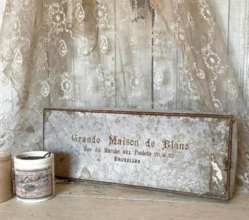 SALE….. Brocante oud doosje Grande Maison de Blanc beschikbaar voor biedingen