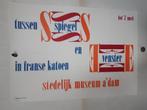 Poster Stedelijk Museum Tussen Spiegel en Venster Sandberg, Rechthoekig Staand, Verzenden, Zo goed als nieuw, A1 t/m A3