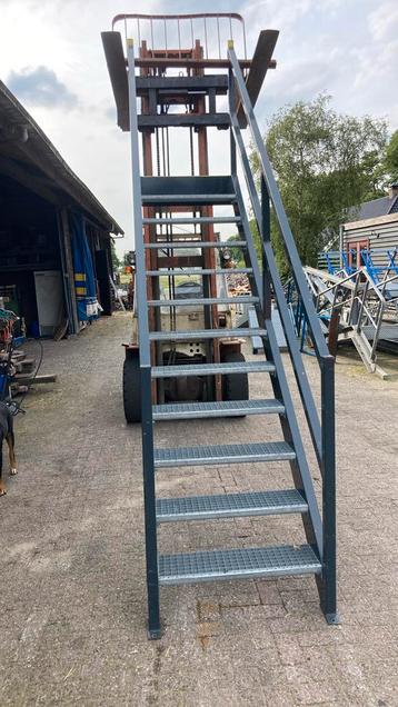 Stalen trap magazijntrap beschikbaar voor biedingen