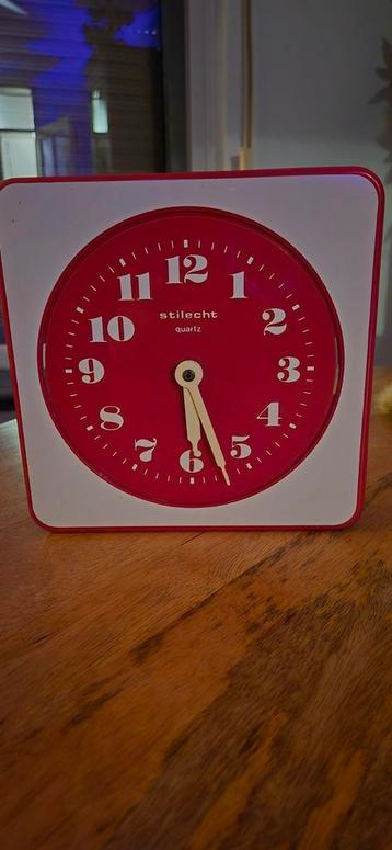 Vintage Stilecht Quartz Wandklok beschikbaar voor biedingen