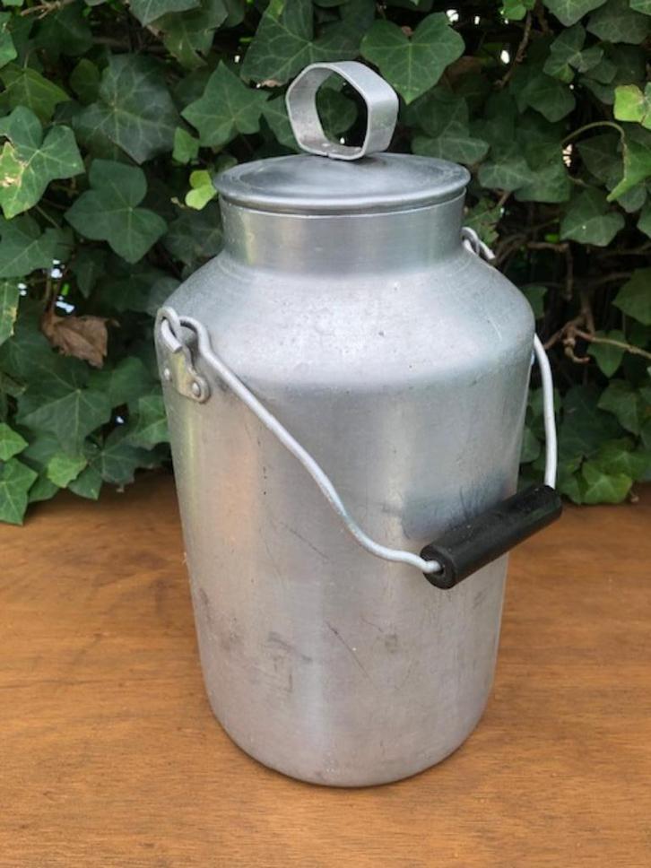 Prachtige aluminium vintage melkkan  , Antiek en Kunst, Curiosa en Brocante, Ophalen of Verzenden