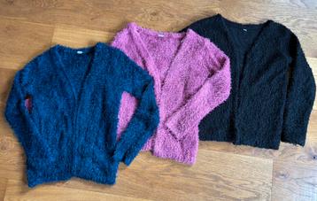 Drie fluffy vestjes maat 146-152 beschikbaar voor biedingen