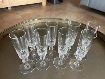8 Kristallen Champagneglazen. In topstaat. beschikbaar voor biedingen