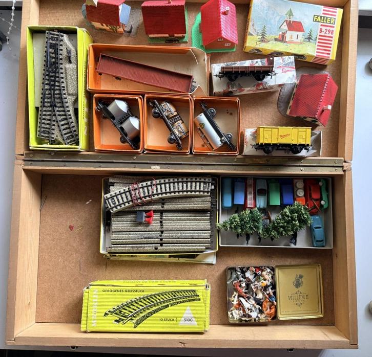 Märklin e.a. (kist met oude treinspullen), Hobby en Vrije tijd, Modeltreinen | H0, Gebruikt, Overige typen, Wisselstroom, Overige merken