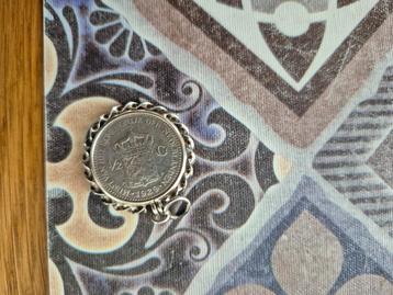 mooie zilveren halve gulden  jaartal 1929 in hanger beschikbaar voor biedingen