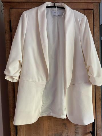 Costes Wit Jasje beschikbaar voor biedingen