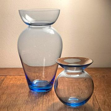 Willem Noyons: blauwe UMC dubbelvaas in goede staat 2000 beschikbaar voor biedingen