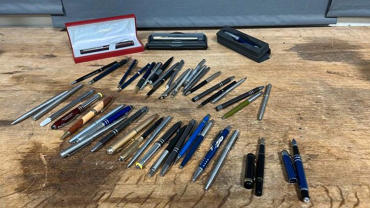 Diverse pennen. Vulpennen. 47 stuks. Parker., Verzamelen, Pennenverzamelingen, Zo goed als nieuw, Balpen, Parker, Ophalen of Verzenden