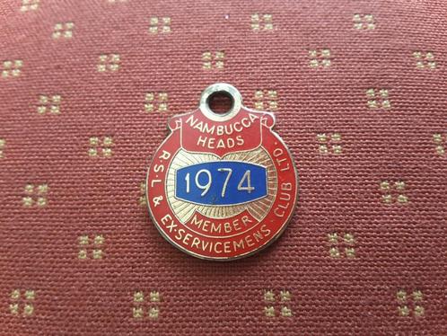 x Australië - Nambucca Heads, club badge, met emaille, R.S.L, Postzegels en Munten, Penningen en Medailles, Overige materialen