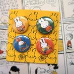Nijntje Pluis 25MM Pin Button Badge Brooches, Set van 4, Verzamelen, Speldjes, Pins en Buttons, Verzenden, Nieuw, Figuurtje, Button