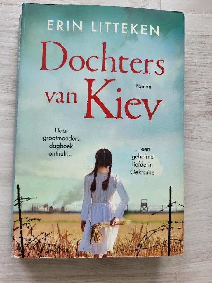 Dochters van Kiev + De roeier van Kopenhagen + Lot 33, Boeken, Romans, Zo goed als nieuw, Verzenden