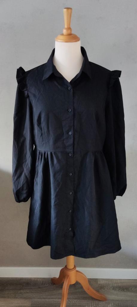 Zwarte jurk met roesels maat 2XL, Kleding | Dames, Jurken, Zo goed als nieuw, Maat 46/48 (XL) of groter, Zwart, Knielengte, Ophalen of Verzenden