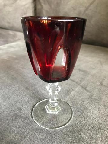Vintage Red Ruby glaasje jaren '50. beschikbaar voor biedingen