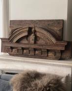 Oud pediment ornament sobwr sleets imperfect, Antiek en Kunst, Ophalen