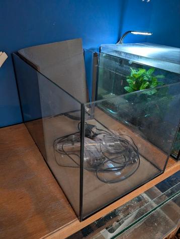 Aquarium 50x30x30 volglas met pompen en thermostaat  beschikbaar voor biedingen