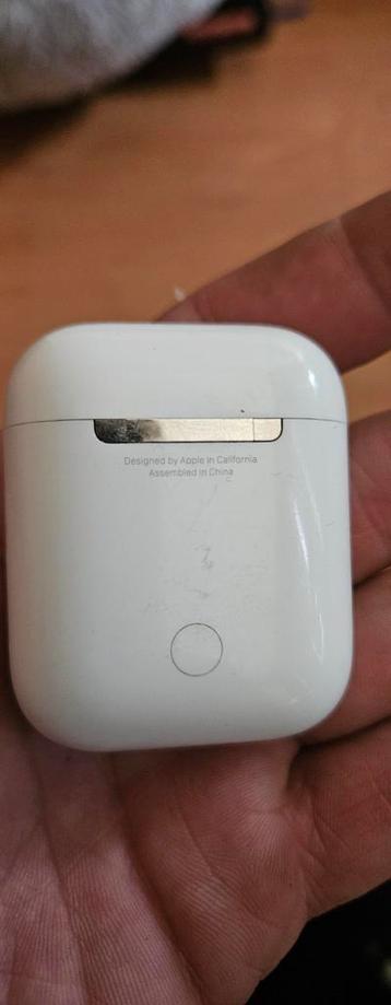 Apple AirPods 2  beschikbaar voor biedingen