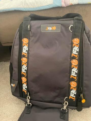 Reistas rugtas met losse tassen er in en vakken beschikbaar voor biedingen