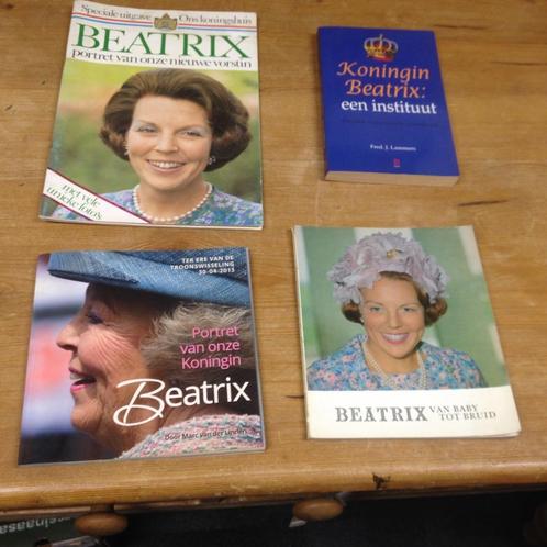 6 Boeken over ons Koningshuis, Beatrix, Juliana, Bernhard., Verzamelen, Koninklijk Huis en Royalty, Gebruikt, Tijdschrift of Boek